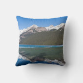 カナダ・バンフ国立公園のレイク・ルイーズを反射する クッション (裏面)