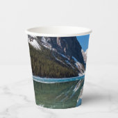 カナダ・バンフ国立公園のレイク・ルイーズを反射する 紙コップ (正面)