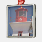 カナダ、プリンスエドワード島、ビクトリア州。 メタルオーナメント (左)