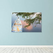 カナダ，日没の湖でカヌー キャンバスプリント (インサイチュ (ウッドフロア))