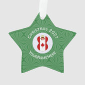 カナディアン・エンジェル・クリスマスパーソナライズされた国旗 オーナメント (裏面)