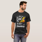 カナリアが鳥を歌うのが大好きな人 Tシャツ (正面フル)