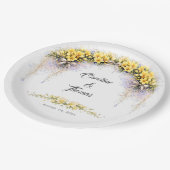 カナリアイエローのロマンティックなフリージアのフラワーウェディング ペーパープレート (アングル)