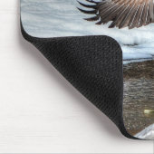 カナ飛んでいるダガチョウ、池、雪野生生物写真 マウスパッド (コーナー)