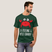 カニになってるみたい Funny Cartoon Crab Lobs Tシャツ (正面フル)
