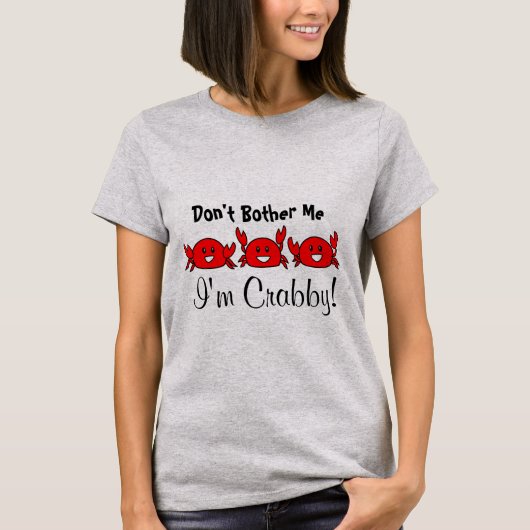 カニにゃん、ほっといて！幸せな赤いカニトリオ Tシャツ (正面)