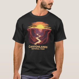 カニヨンランズナショナルパークレトロサンセットランドスケープ Tシャツ