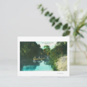 カヌーに家族がいるクリークシーン ポストカード (スタンド正面)