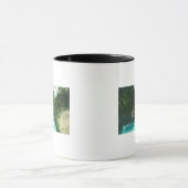 カヌーに家族がいるクリークシーン マグカップ (中央)