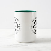 カヌーのトレイルがパドルを越えたコーヒーマグ ツートーンマグカップ (中央)