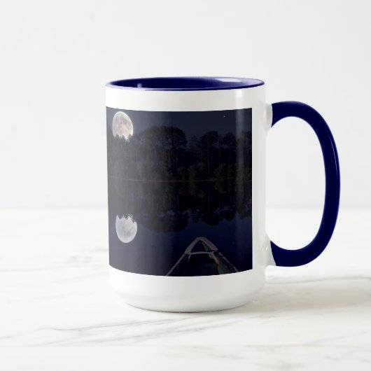 カノすごいーから湖の上の月の夜遅く マグカップ (右)