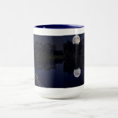 カノすごいーから湖の上の月の夜遅く マグカップ (中央)