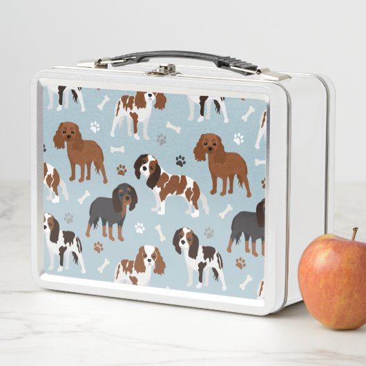 カバリエールキングチャールズスパニエル犬ポーズアンドボーンズ メタルランチボックス (インサイチュ)