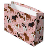 カバリエールキングチャールズスパニエル犬ポーズアンドボーンズ ラージペーパーバッグ (裏面アングル)