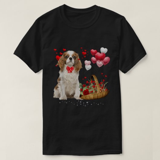 カバリエールキングチャールズスパニエル犬赤いハートバレンタイン Tシャツ (デザイン正面)