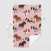 カバリヤーキングチャールズスパニエル犬ポーズアンドボーンズゴルフ ゴルフタオル (インサイチュ)