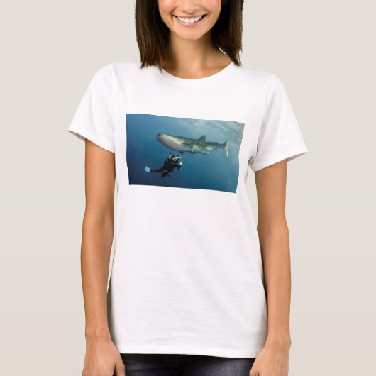 カバーのために素早く身をかがめることか。 Tシャツ (正面)