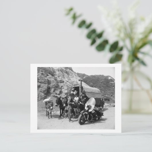 カバードワゴン、オートバイ警官、1951ヴィンテージ ポストカード (スタンド正面)