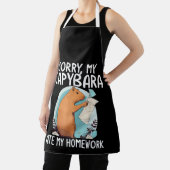 カピバラが宿題を食べちゃった おもしろTシャツ エプロン (インサイチュ)