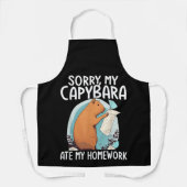 カピバラが宿題を食べちゃった おもしろTシャツ エプロン (正面)