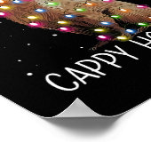 カピバラのクリスマスライトで楽しい帽子をかぶった休日 ポスター (角)