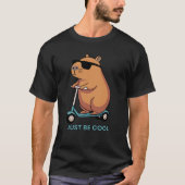 カピバラのクールなスクーターTシャツ Tシャツ (正面)