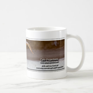 カフェの投射によるEtsyの友人のマグ コーヒーマグカップ