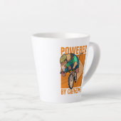 カフェインおもしろいサイクリストの漫画で動くアンテーター カフェラテマグ (右アングル)