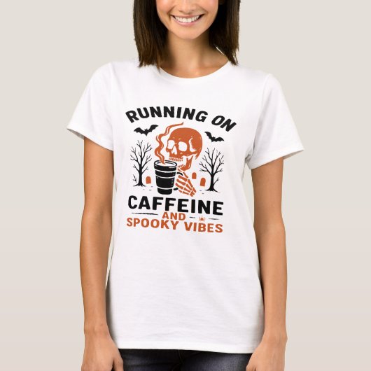 カフェインとスプーキーな雰囲気 - スケルトンのコーヒー好き Tシャツ (正面)