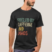 カフェインと混沌で膨らんだコーヒー Tシャツ (正面)
