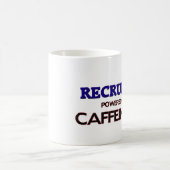 カフェインによって動力を与えられるリクルーター コーヒーマグカップ (中央)
