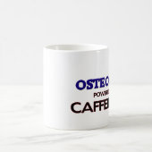 カフェインによって動力を与えられる整骨療法家 コーヒーマグカップ (中央)