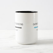 カフェインのローディングのマグ ツートーンマグカップ (中央)