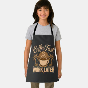 カフェインの力で動く。Coffee First Work Later. エプロン