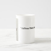 カフェインは私を高くする ボーンチャイナマグカップ (正面)