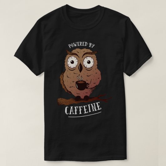 カフェインバリスタを動力とするフクロウのコーヒー Tシャツ (デザイン正面)