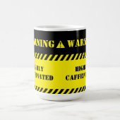 カフェイン警告入りの多い コーヒーマグカップ (中央)