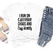 カフェイン走インを飲んで…皮肉おもしろいミームTシャツ Tシャツ