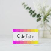 カフェレトロ(Scalloped) – マゼンタからイエロー 名刺 (スタンド正面)
