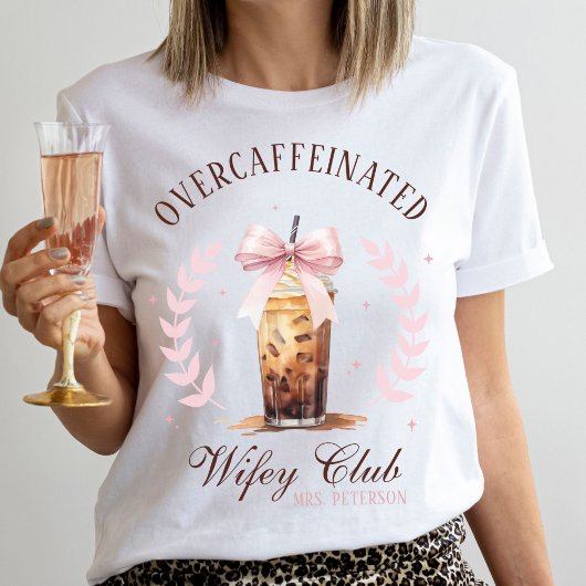 カフェ入りウィフェイクラブアイスコーヒーブウ夫人。 Tシャツ