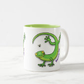 カブトムシ漫画と可愛いハッピーグリーンgeckoトカゲ ツートーンマグカップ (正面右)