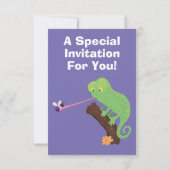 カブトムシ漫画をキャッチかわいいカメレオン 招待状 (裏面)