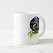 カブトムシ |墓石に座る ジャンボコーヒーマグカップ (正面右)