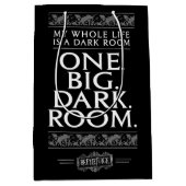 カブトムシ |私の人生は暗い部屋だ ミディアムペーパーバッグ (正面)