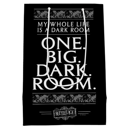 カブトムシ |私の人生は暗い部屋だ ミディアムペーパーバッグ (裏面)