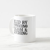 カプチーノの皮肉とスケッチによって煽られる コーヒーマグカップ (正面左)