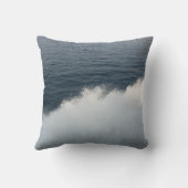 カプリ島行きのフェリーから見た海の波しぶき 1 クッション (裏面)