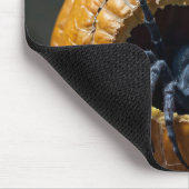 カボチャから這い出る黒いクモ マウスパッド (コーナー)