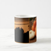 カボチャとサンセットハロウィーンの不気味なシーン コーヒーマグカップ (中央)