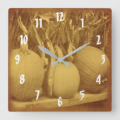 カボチャと乾燥トウモロコシの茎のヴィンテージ スクエア壁時計 (正面)